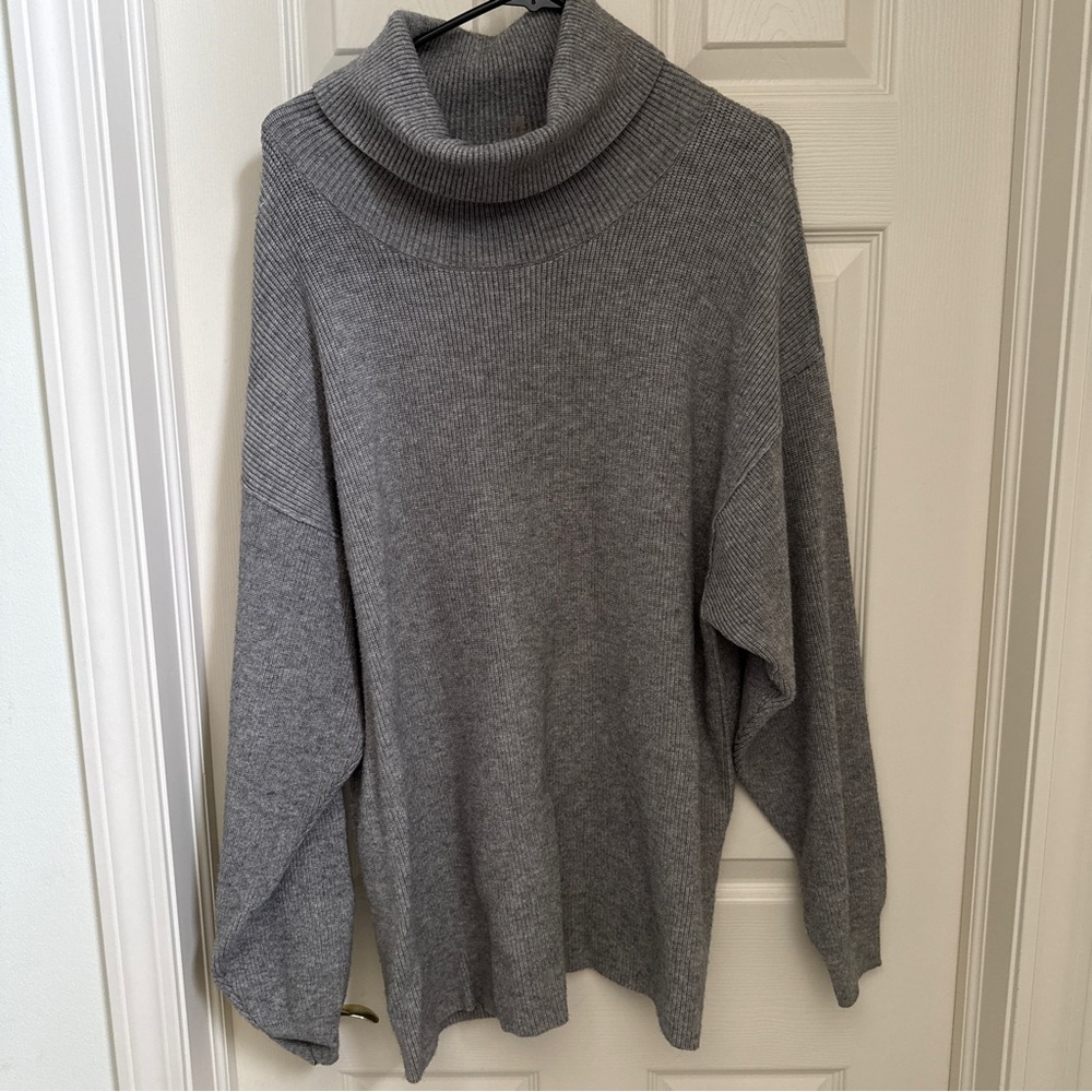 Free People Heather Gray Turtleneck Sweater size medium